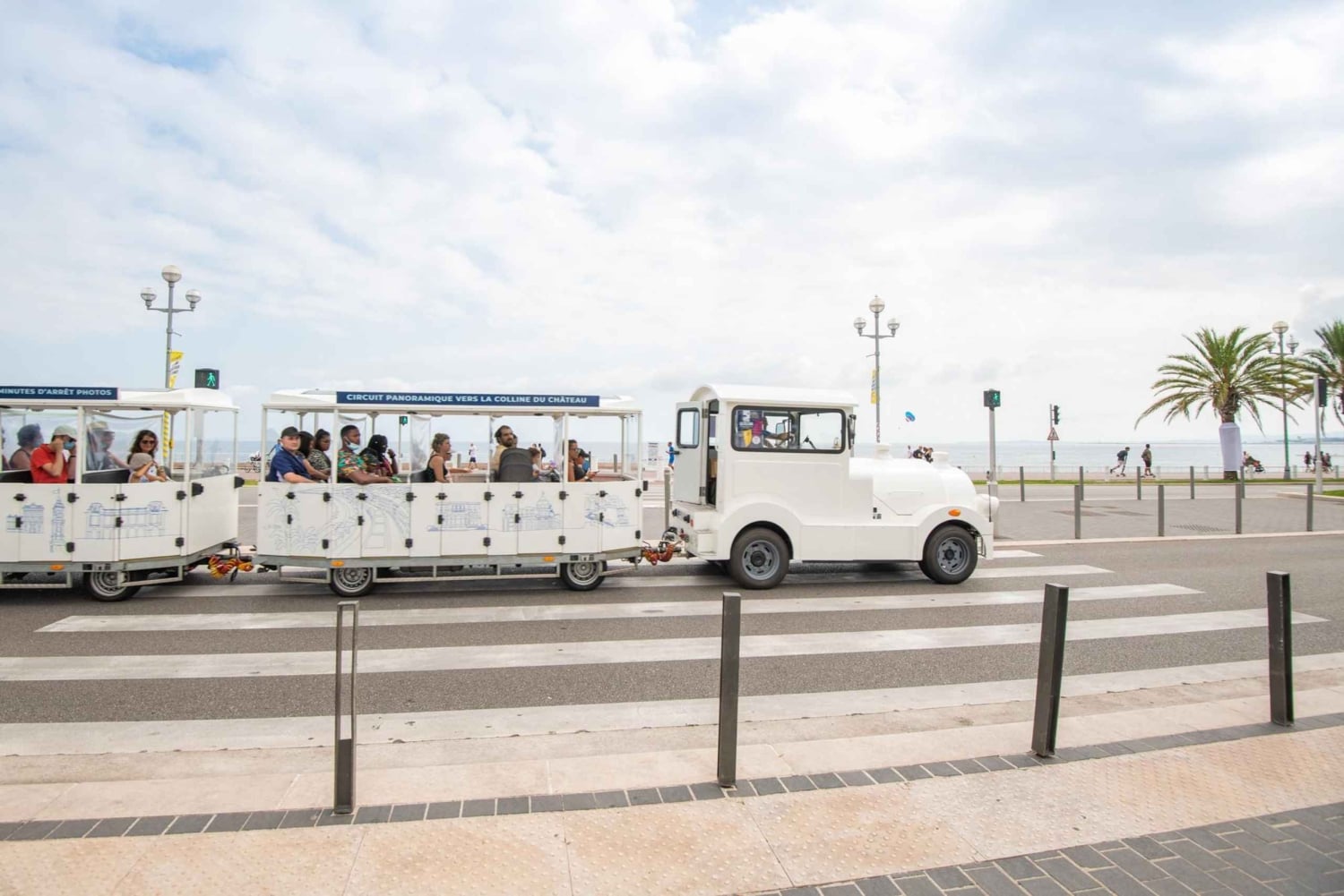 Nice: Discover the city center of Nice by electric train