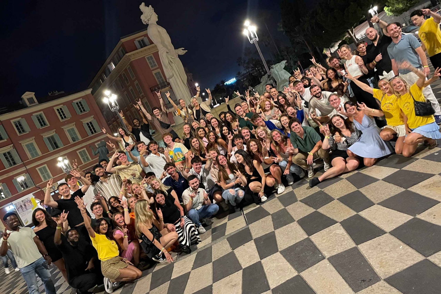 Nice: 4 Bars Party Pub Crawl + VIP Club Entry & 5 Free Shots