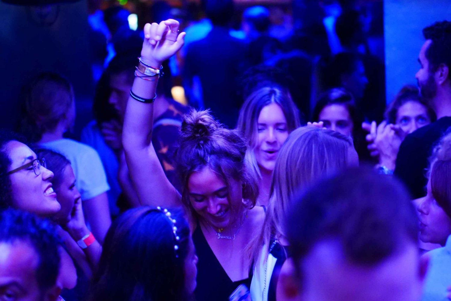 Nice: 4 Bars & 1 Club Fun Bar Crawl Party with Free Shots