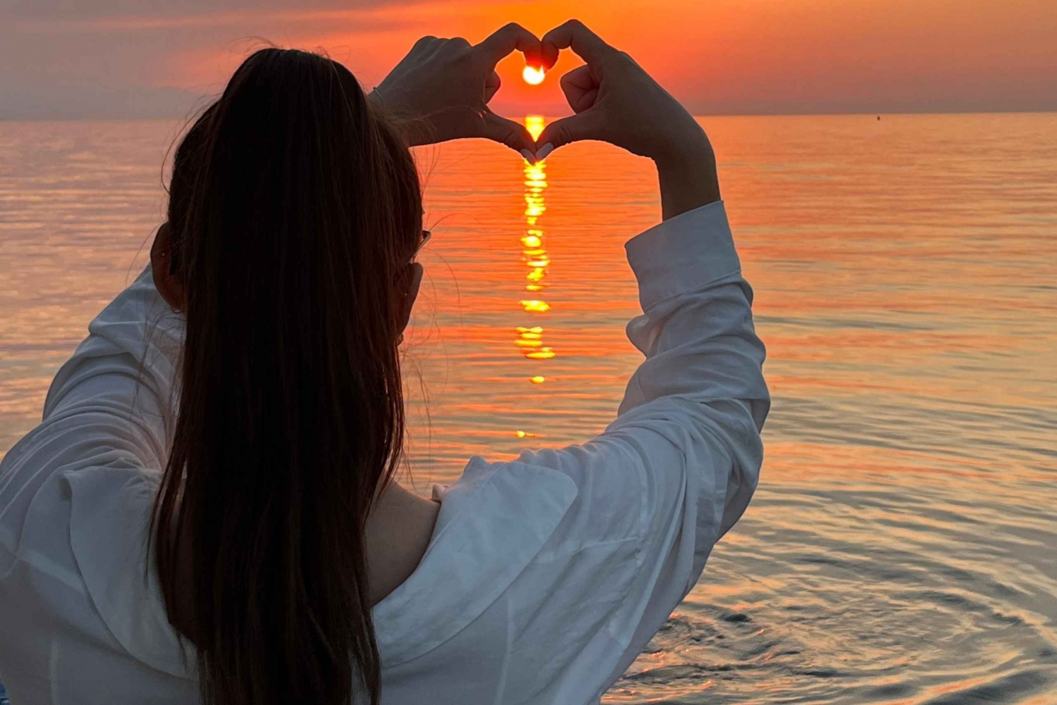 Nice: Sunset Boat Tour with Wine and Local Snacks