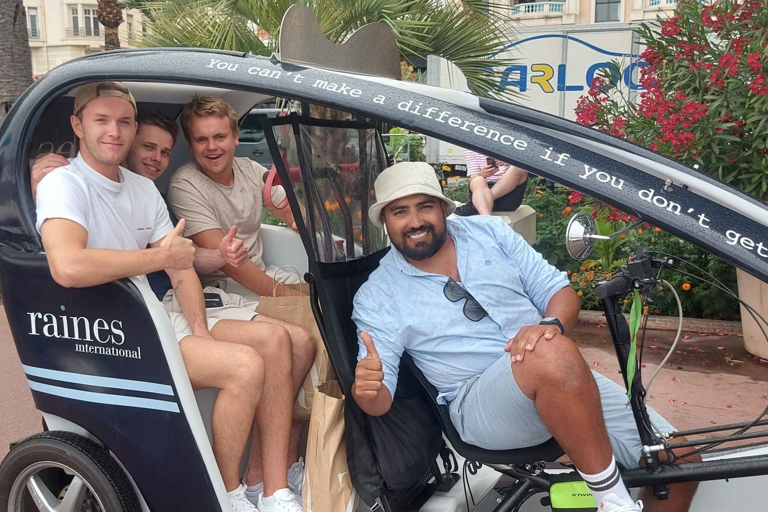 Nice : visite guidée 1h30 en TukTuk avec guide Nicois.