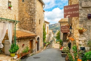 Countryside, Medieval Village and Lake Private Guided Tour