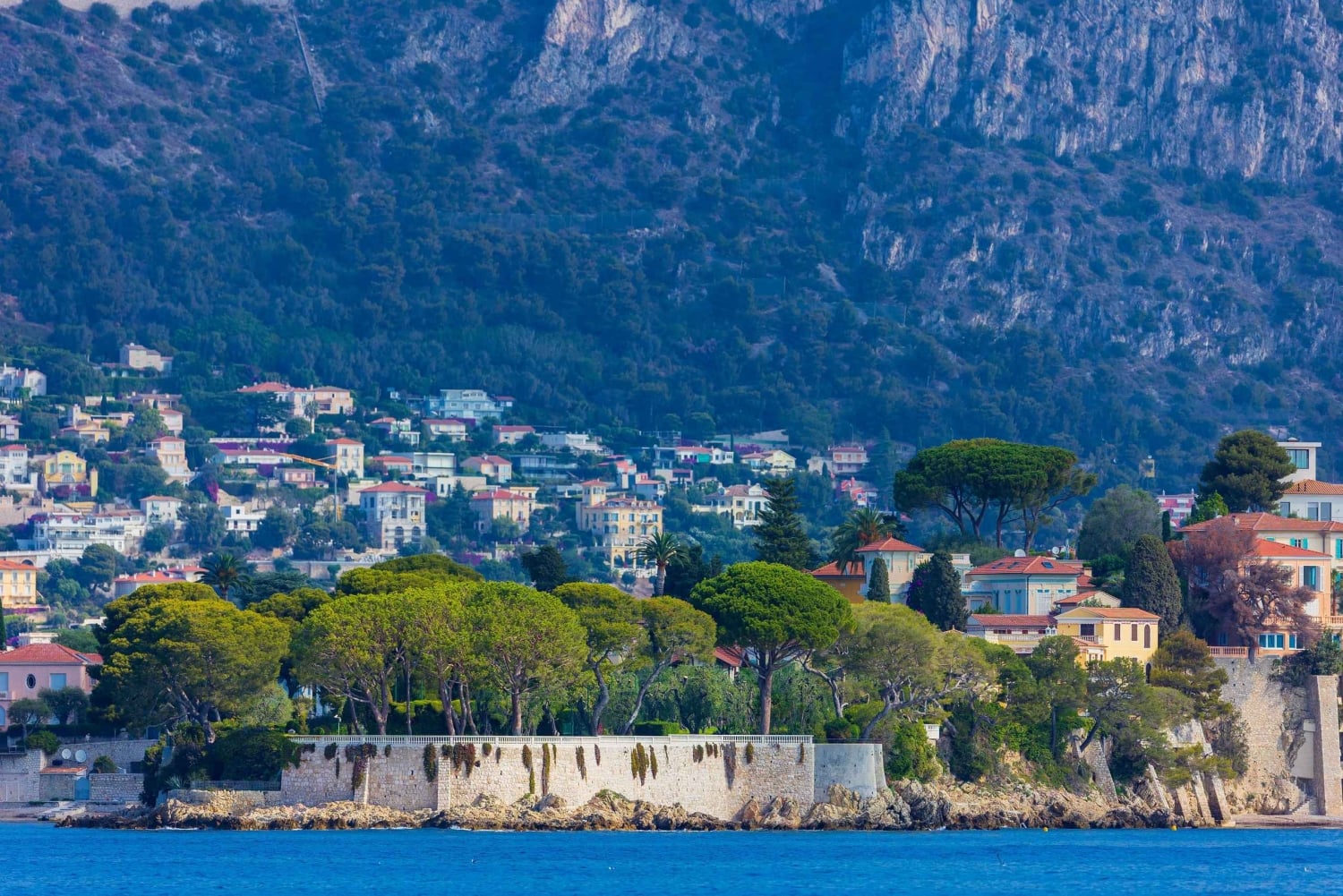 Take a 2-hour stroll to Monaco