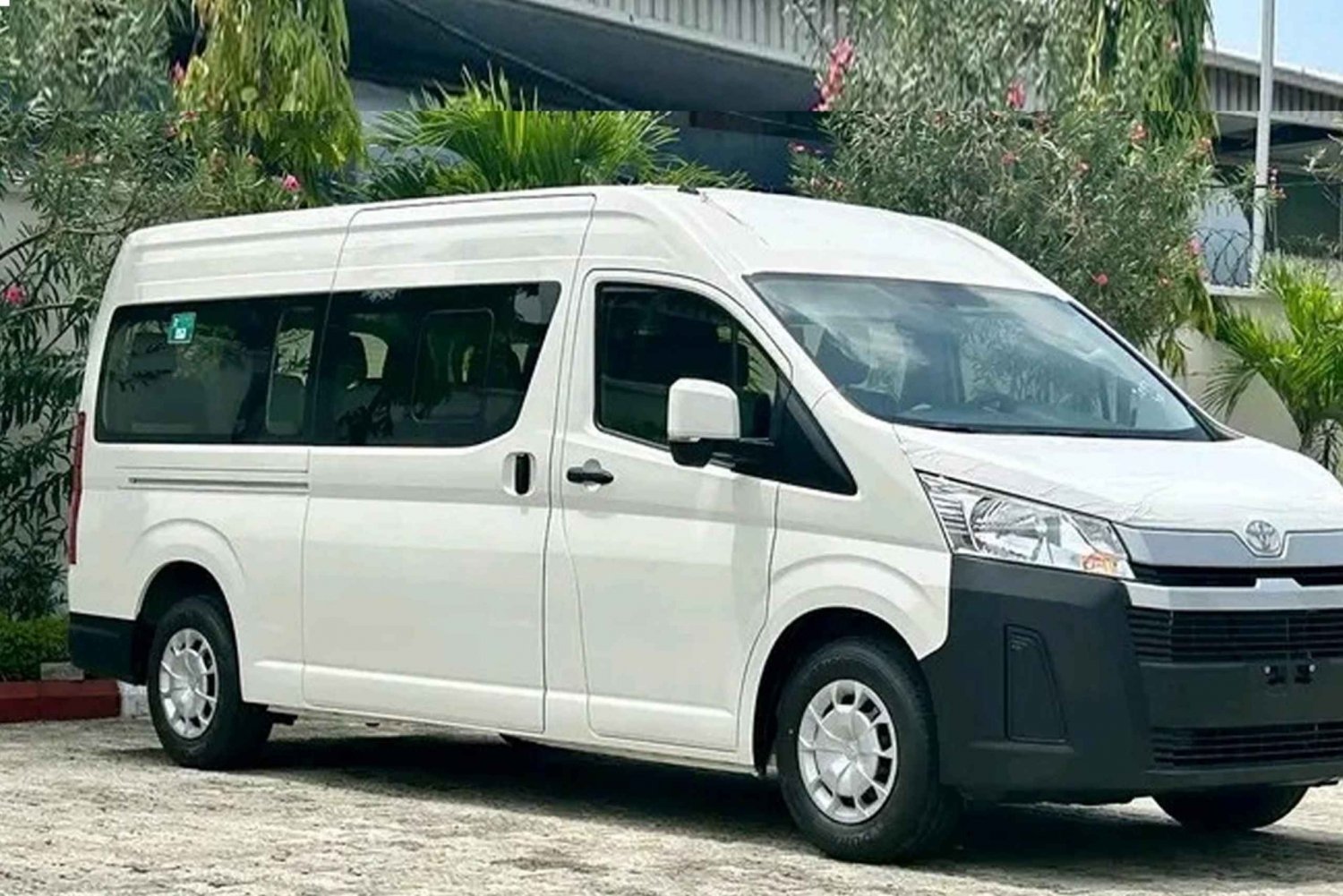 Executive buses (Event/Airport Transfer/Day Hire)