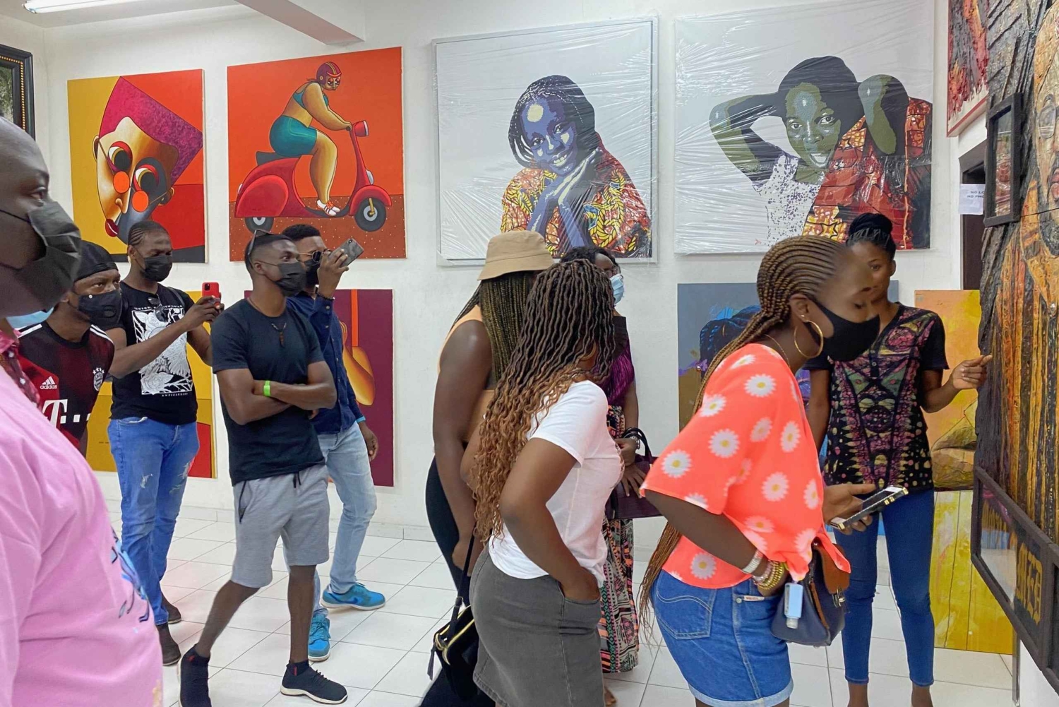 Lagos: visita partilhada a uma galeria de arte