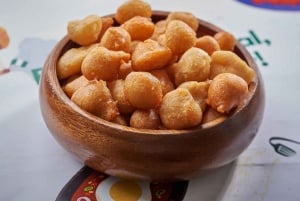 Lagos: Nigerian Food Tour with Meals and Drinks