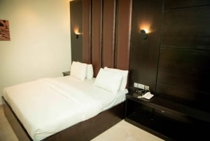 'Rosmohr Gold Hotel: Luxurious Escape'