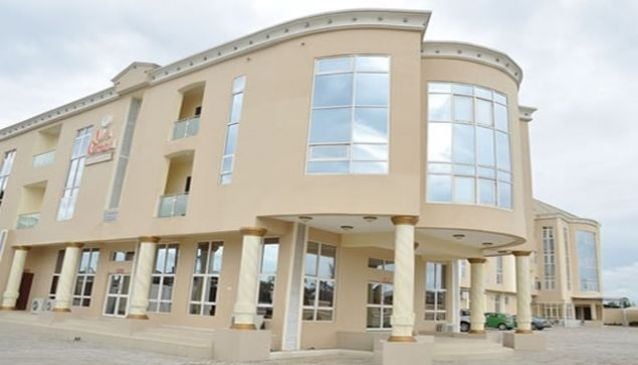 Uyi Grand Hotel And Suites