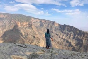 Tour particular de 2 dias e 1 noite em Jabal Shams (Grand Canyon)