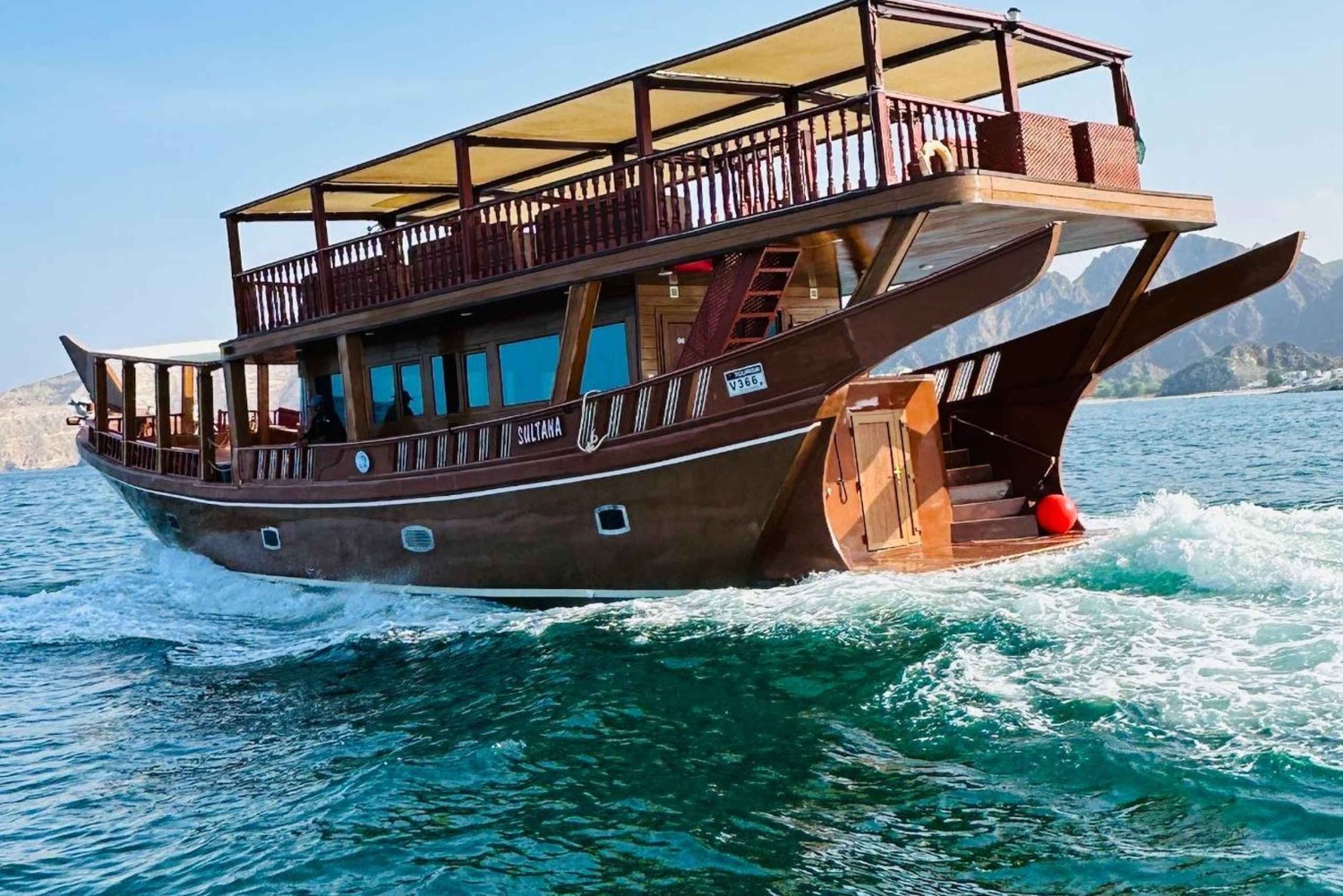 Dhow omanita: tour costiero e snorkeling