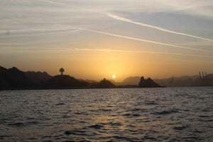 Kust- och solnedgångskryssning i Muscat