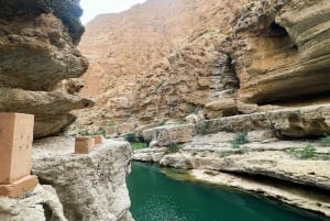 Från Muscat: Privat Wadi Shab och Bimmah SinkHole Tour
