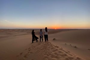 Fra Muscat: Solnedgang i Wahiba Sands med middag i ørkenleiren