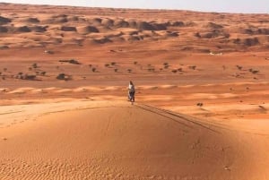 Escursione privata di un giorno a Wadi Hawir e Wahiba Sands