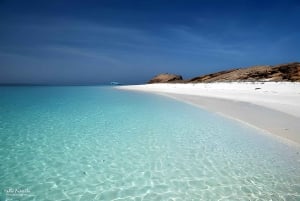 Экскурсия на целый день по острову Дыманият в Маскате