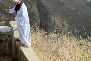 Östra Salalah dag och natt: kameler, vattenfall och souk-tur