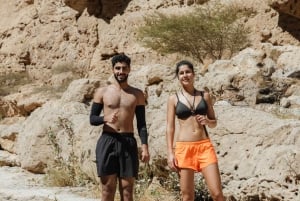 Esplora Wadi Shab: escursione e nuoto in paradiso