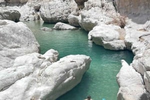 Desde Mascate: 3 días Nizwa, Desierto, Tortuga, Wadi Shab