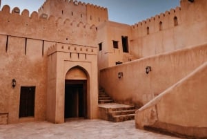 من مسقط: 3 أيام في نزوى والصحراء والسلحفاة ووادي شاب