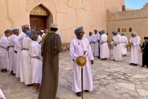 من مسقط: 3 أيام في نزوى والصحراء والسلحفاة ووادي شاب