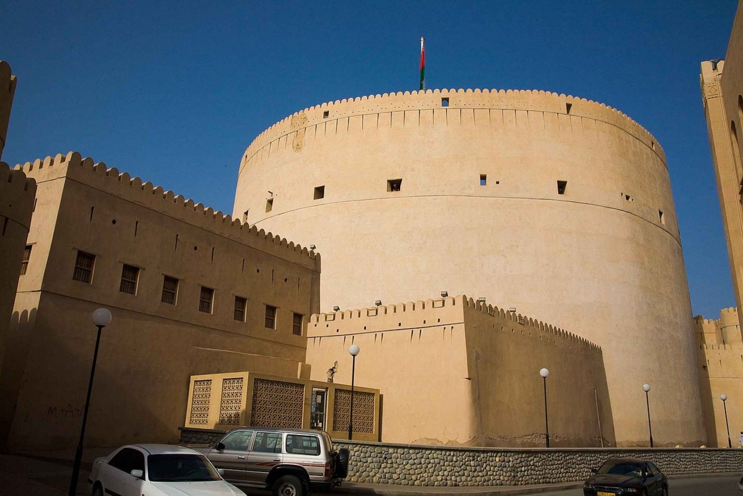From Muscat: Full-Day Nizwa Souq, Nizwa Fort & Jabel Akhdar