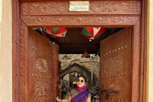 من مسقط: يوم كامل إلى نزوى الجبل الأخضر ببركة المعز