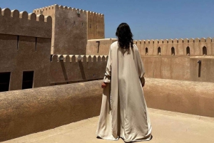 من مسقط: يوم كامل إلى نزوى الجبل الأخضر ببركة المعز