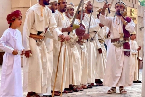 من مسقط: يوم كامل إلى نزوى الجبل الأخضر ببركة المعز