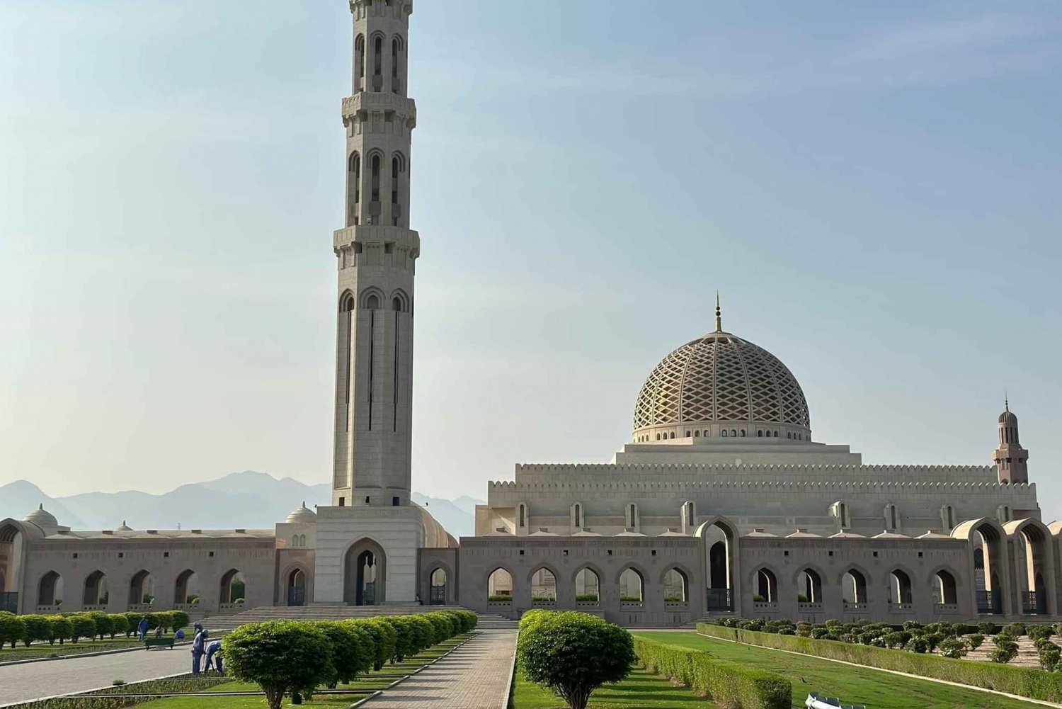 From Muscat: Grand Mosque-Wadi Shab-Fins Beach and Sinkhole