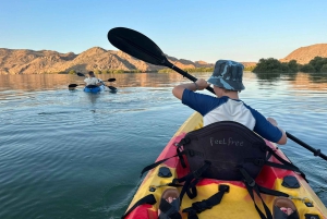 Muscatista : Khor al khairanin kajakki auringonlasku. Yksityinen