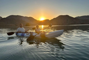 Muscatista : Khor al khairanin kajakki auringonlasku. Yksityinen