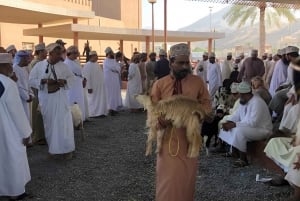 Z Muscat: Nizwa i Muzeum Omanu na przestrzeni wieków