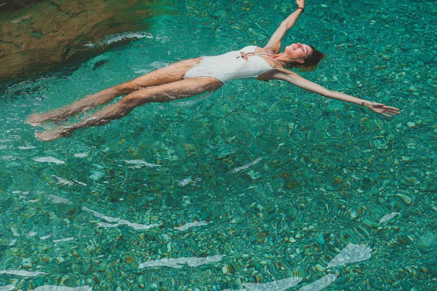 من مسقط: جولة خاصة في وادي الشاب وبمة سينكهول