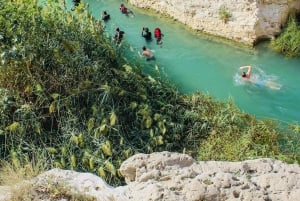 من مسقط: جولة خاصة في وادي الشاب وبمة سينكهول