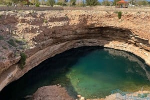 من مسقط: جولة خاصة في وادي الشاب وبمة سينكهول