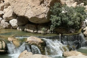 من مسقط: جولة خاصة في وادي الشاب وبمة سينكهول