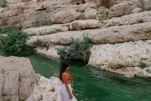 من مسقط: جولة خاصة في وادي الشاب وبمة سينكهول