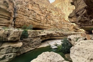 من مسقط: جولة خاصة في وادي الشاب وبمة سينكهول