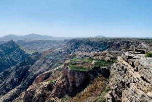 من مسقط: جولة الورد في الجبل الأخضر مع الغداء