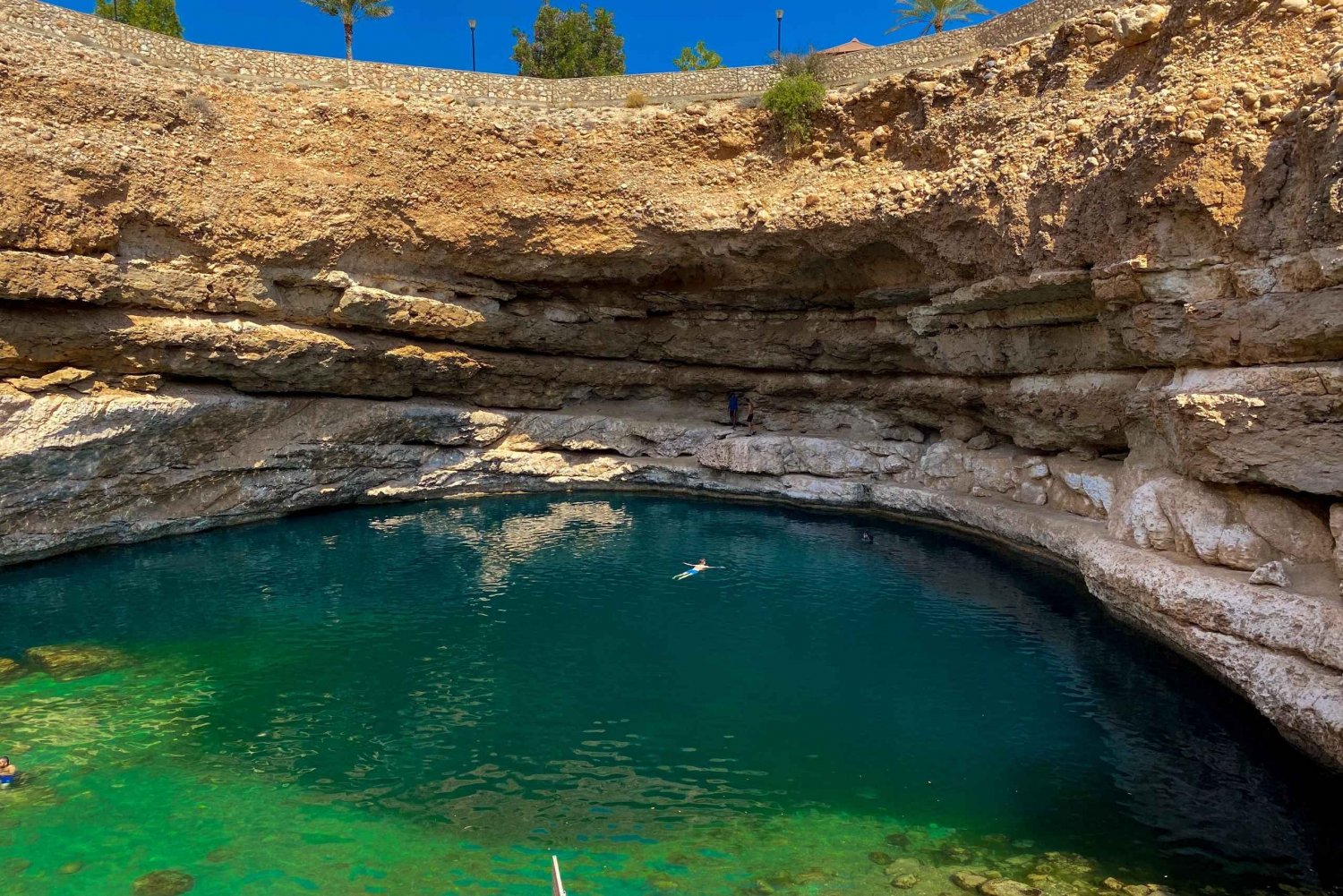 Desde Mascate: Excursión a Wadi Shaab y Sur