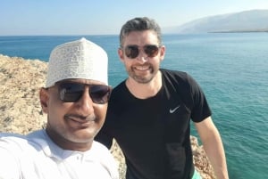 من مسقط: مغامرة وادي شاب، ومغامرة الحفرة وشاطئ الزعانف