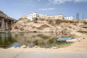au départ de muscat visite du wadi shab et du gouffre de bimmah