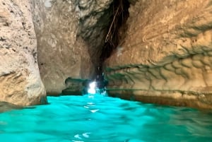 From Muscat: Wadi Shab & Bimmah Sinkhole Full-Day Tour