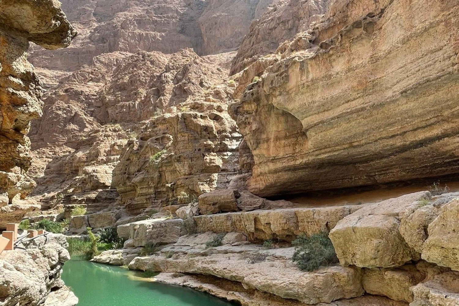 Mascate : visite d'une jounée du Wadi Shab et du gouffre de Bimmah avec déjeuner