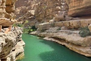 Muscat: Wadi Shab & Bimmah Sinkhole Full-Day Tour with Lunch