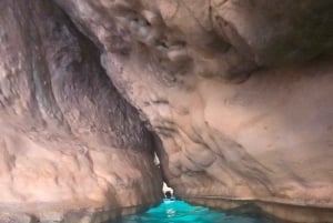 マスカット発:ワディ・シャブ探検隊