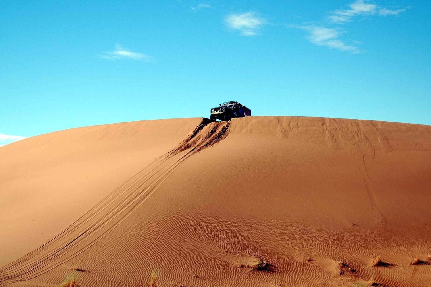 من مسقط: تجربة رمال وهيبة وصحراء وادي بني خالد