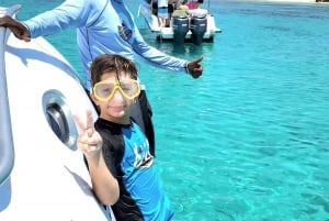 Muscat: Wycieczka na wyspę Dimaniyat z nurkowaniem z rurką
