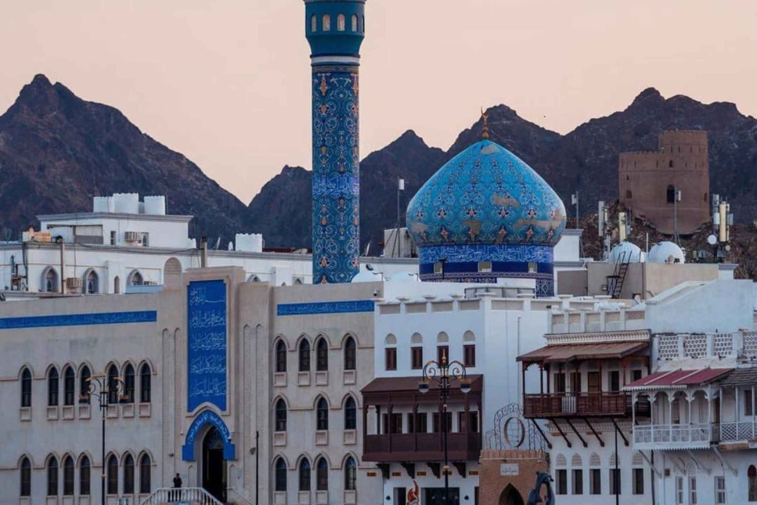 جولة تراثية في مسقط لمدة يوم كامل: المسجد والسوق والقصر والأوبرا