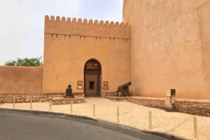 Full-Day to Nizwa Market & Fort-Jabreen Castle-Bahla Fort